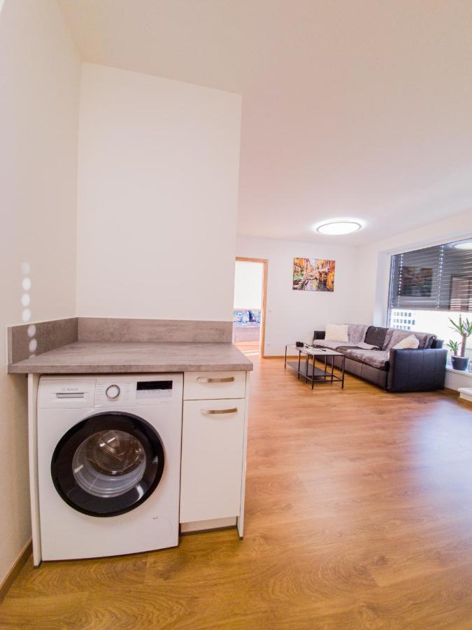 Appartement Modern Flat With Large Terrace à Hradec Králové Extérieur photo