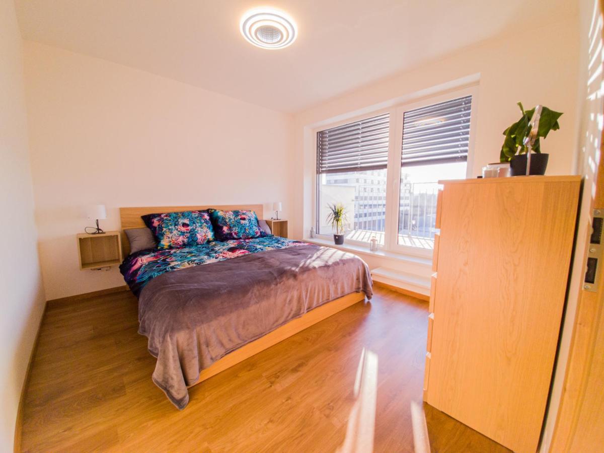 Appartement Modern Flat With Large Terrace à Hradec Králové Extérieur photo