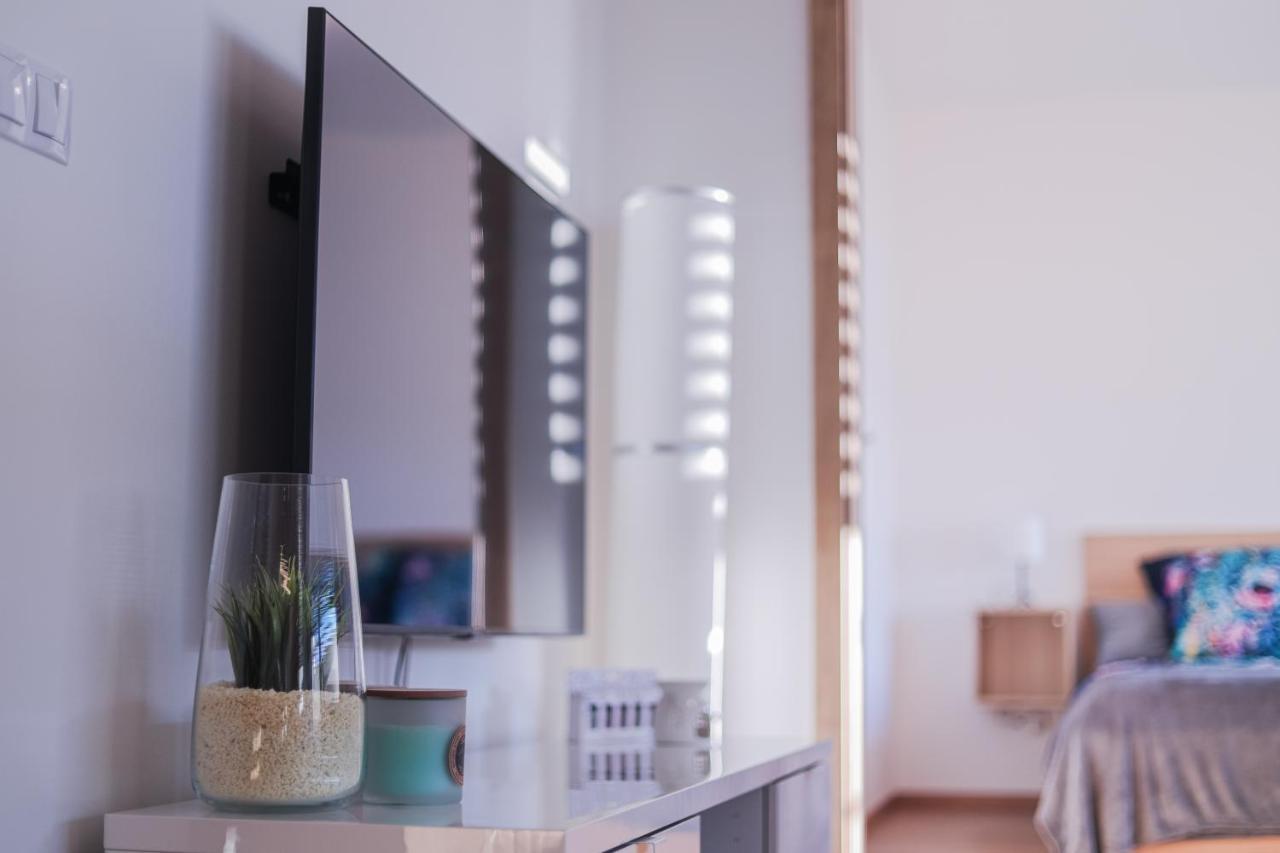 Appartement Modern Flat With Large Terrace à Hradec Králové Extérieur photo